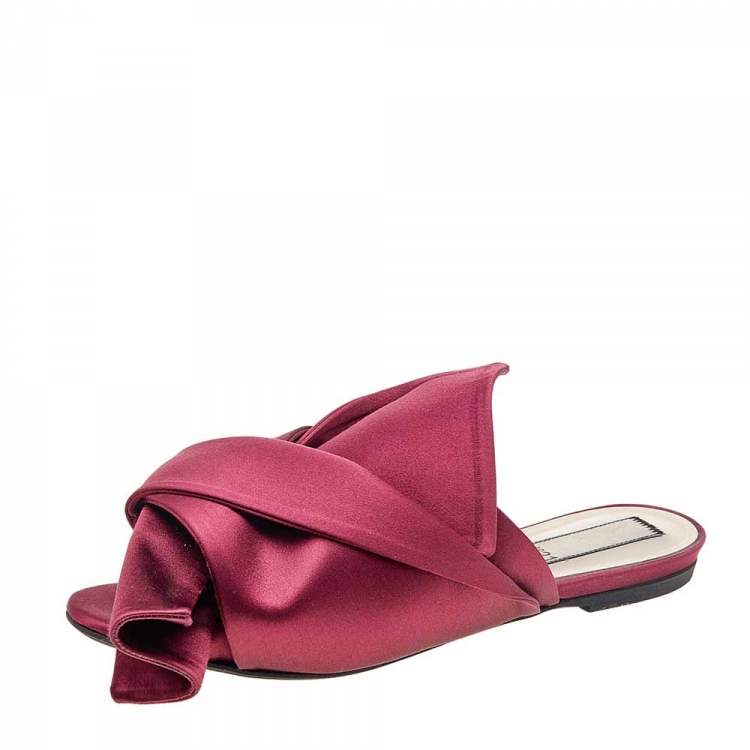 مملوكة مسبقًا Nº21 Burgundy Satin Crystal Embellished Flat Size 39