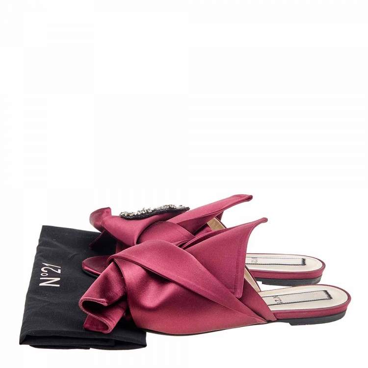 مملوكة مسبقًا Nº21 Burgundy Satin Crystal Embellished Flat Size 39