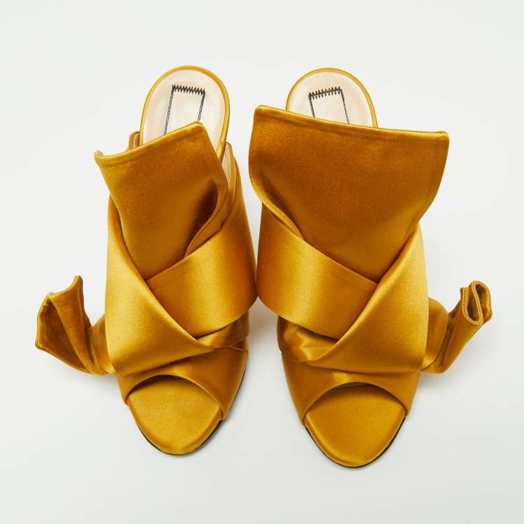 Pre Owned N°21 Mustard Pleated Satin Ronny Mules Size 37
