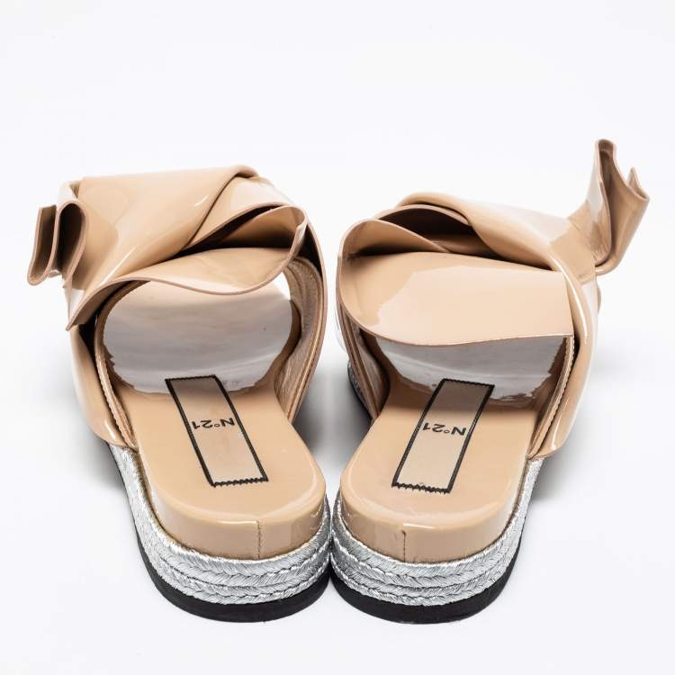 Pre Owned N°21 Beige Patent Leather Knotted Flat Slides Size 38