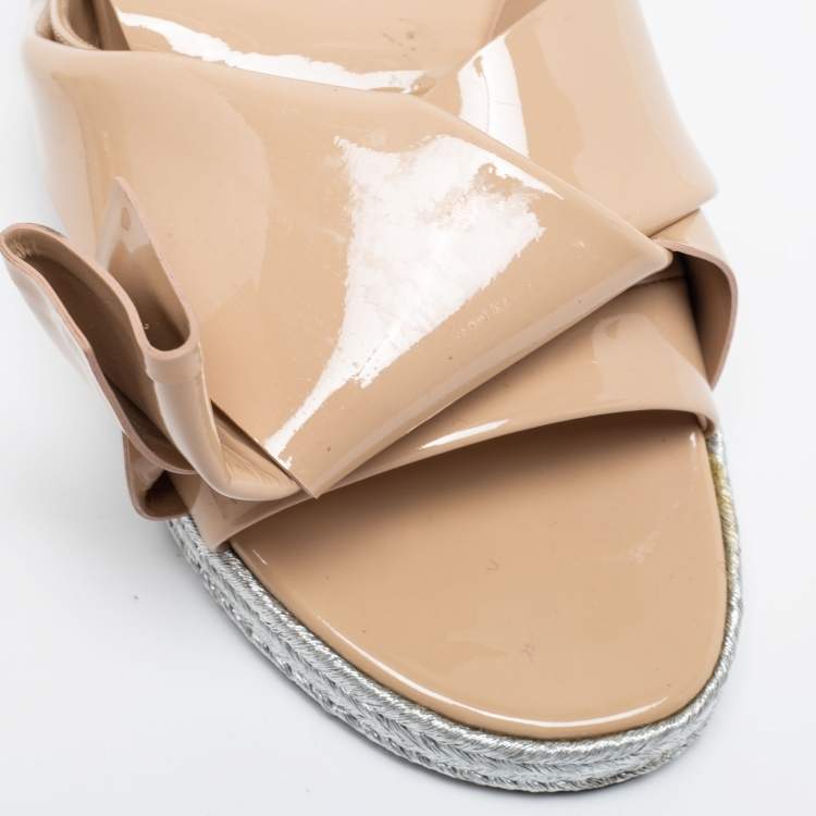 Pre Owned N°21 Beige Patent Leather Knotted Flat Slides Size 38