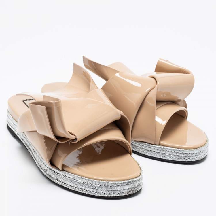 Pre Owned N°21 Beige Patent Leather Knotted Flat Slides Size 38