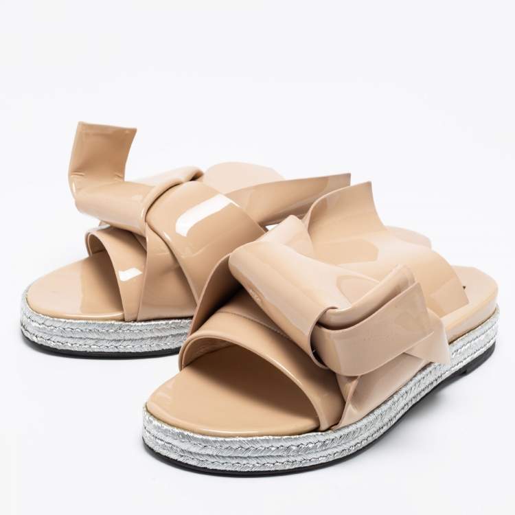 Pre Owned N°21 Beige Patent Leather Knotted Flat Slides Size 38