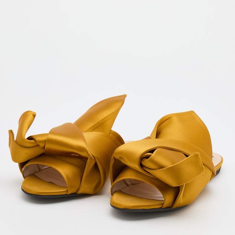 Pre Owned  Nº21 Yellow Satin Raso Knot Peep Toe Flat Slide Mules Size 40
