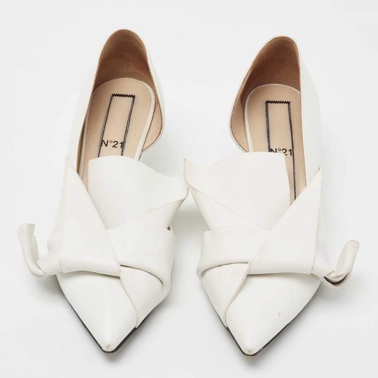 Pre Owned Nº21 White Leather Knot Pointed Toe Kitten Pumps Size 38.5 