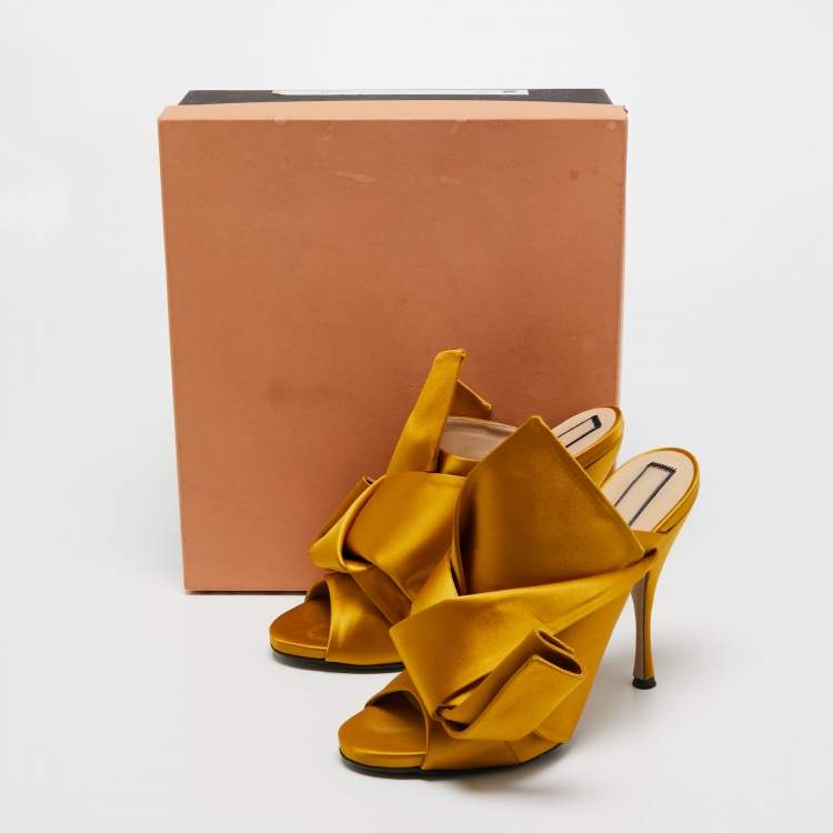 Pre Owned N21 Yellow Satin Ronny Mule Slides Size 41
