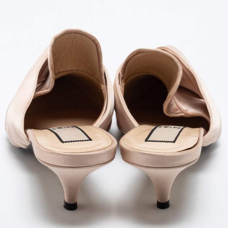 مملوكة مسبقًا Nº21 Cream Satin Knotted Slide Mules Size 38