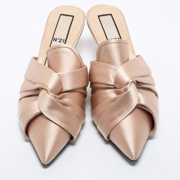 مملوكة مسبقًا Nº21 Cream Satin Knotted Slide Mules Size 38