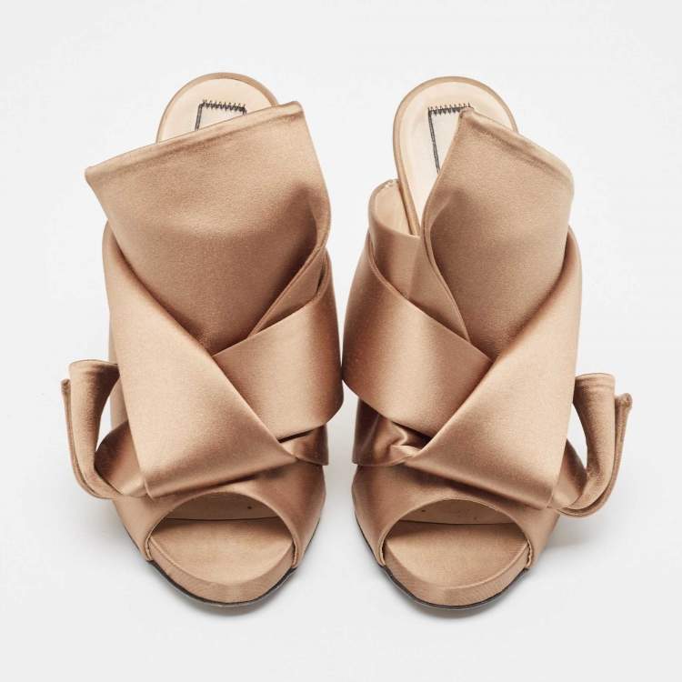 Pre Owned Nº21 Beige Gold Satin Raso Knot Peep Toe Mules Size 38.5