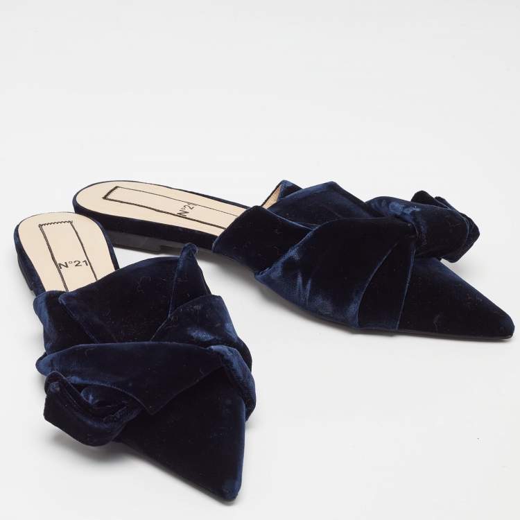 مملوكة مسبقًا N21 Navy Blue Velvet Knotted Flat Mules Size 39