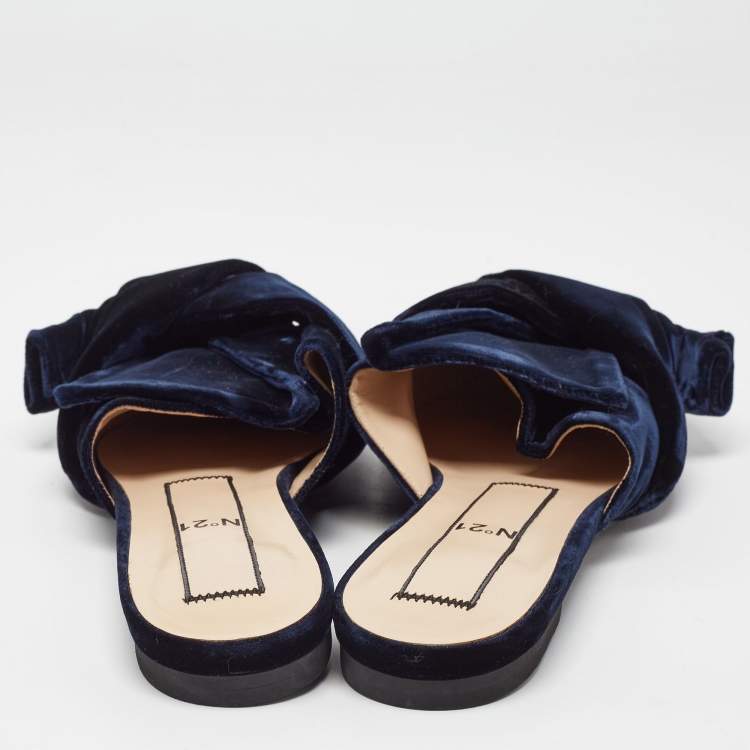 مملوكة مسبقًا N21 Navy Blue Velvet Knotted Flat Mules Size 39