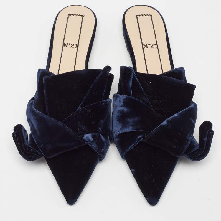 مملوكة مسبقًا N21 Navy Blue Velvet Knotted Flat Mules Size 39
