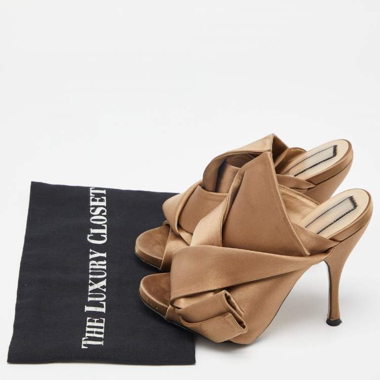Pre Owned  N°21 Beige Satin Raso Knot Mule Sandals Size 37