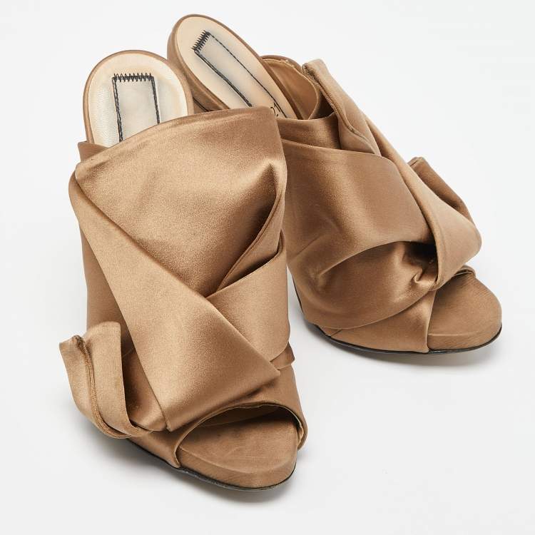Pre Owned  N°21 Beige Satin Raso Knot Mule Sandals Size 37