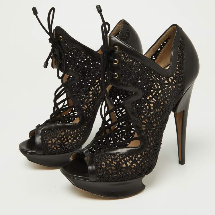 Pre Owned Nicholas Kirkwood Black Lace and Leather Cut Out Platform Lace Up Pumps Size 38.5