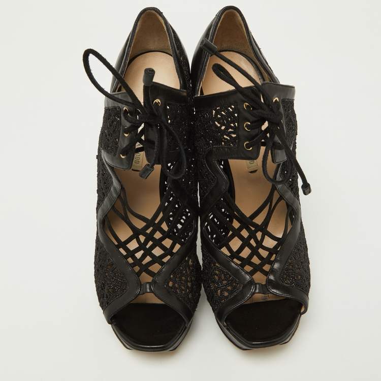 Pre Owned Nicholas Kirkwood Black Lace and Leather Cut Out Platform Lace Up Pumps Size 38.5