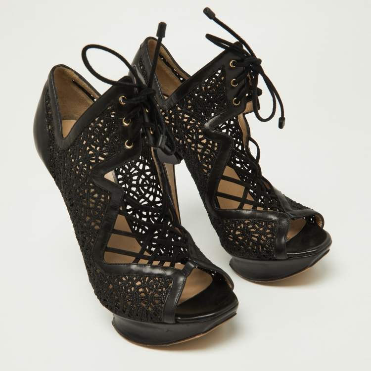 Pre Owned Nicholas Kirkwood Black Lace and Leather Cut Out Platform Lace Up Pumps Size 38.5