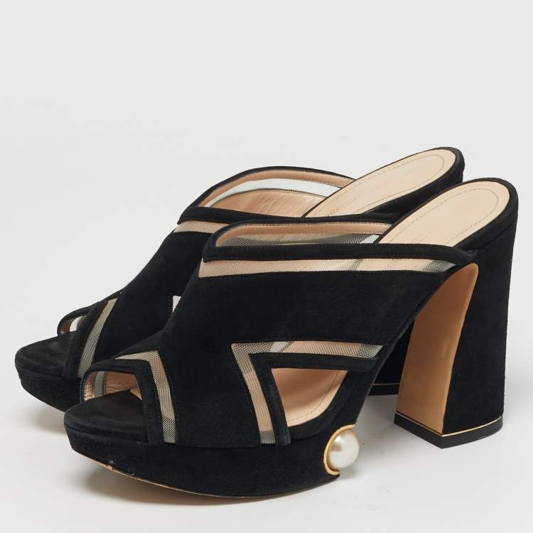 مملوكة مسبقًا Nicholas Kirkwood Size 37.5 Black Lace and Suede Pearl Embellished Platform Slide Sandals