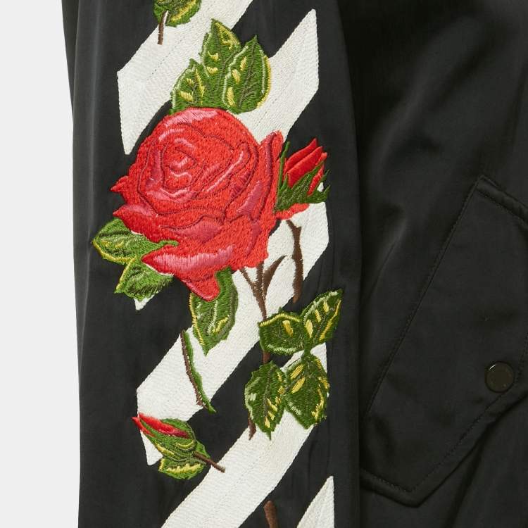 مملوكة مسبقًا Off-White Black Rose and Arrow Embroidered Satin Bomber Jacket S