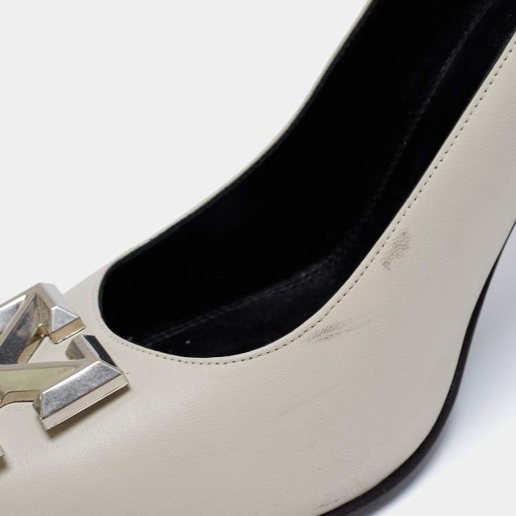 Pre Owned Off-White Light Grey Leather Arrow Embellished Pumps Size 40