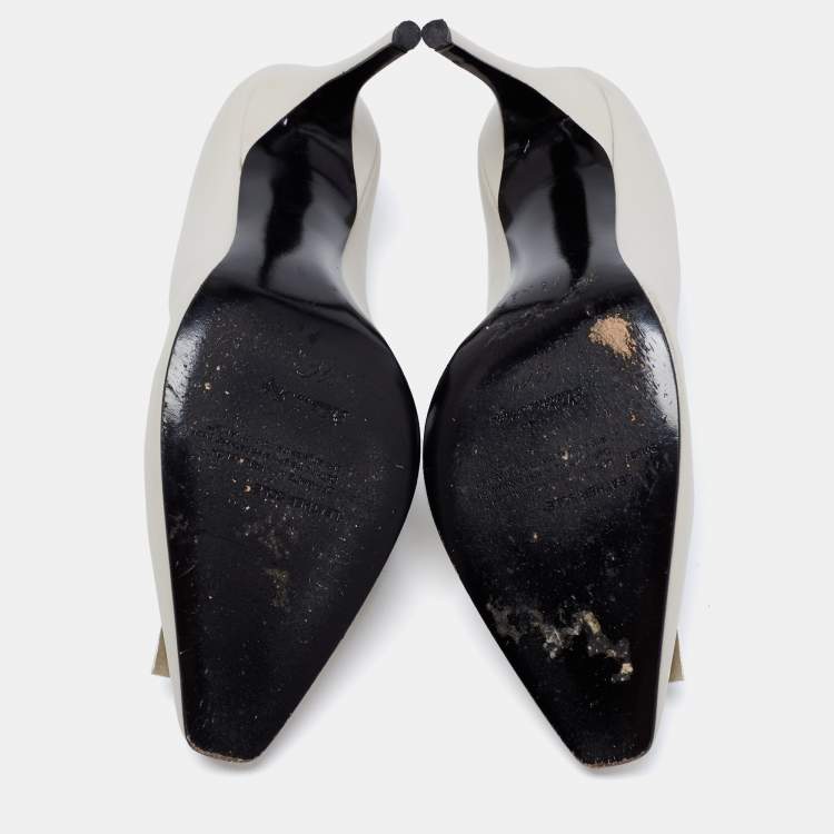 Pre Owned Off-White Light Grey Leather Arrow Embellished Pumps Size 40