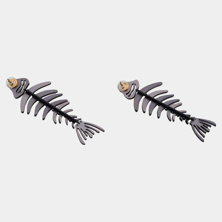 Pre Owned Oscar De La Renta Plastic Earrings