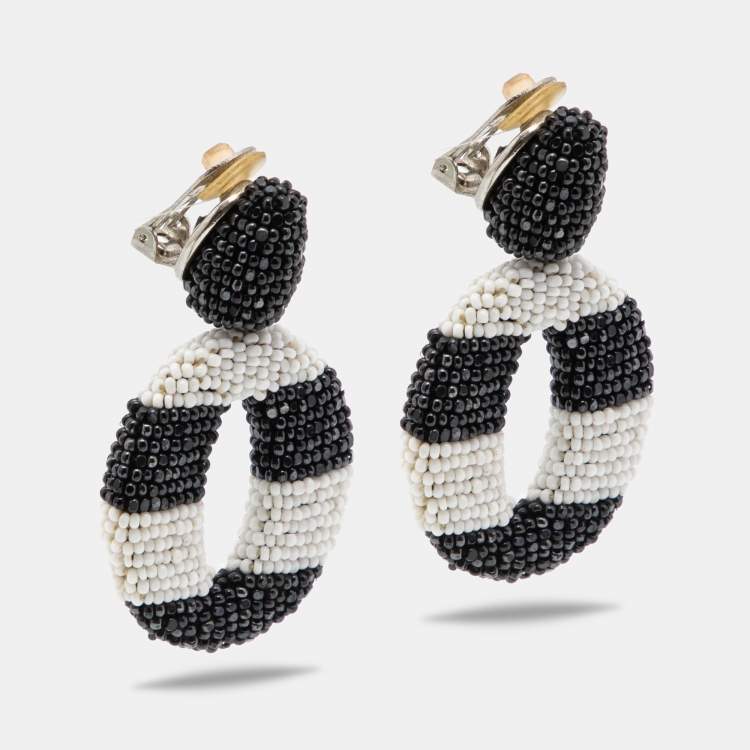 Pre Owned Oscar De La Renta Oscar O Black & White Beads Silver Tone Clip On Earrings