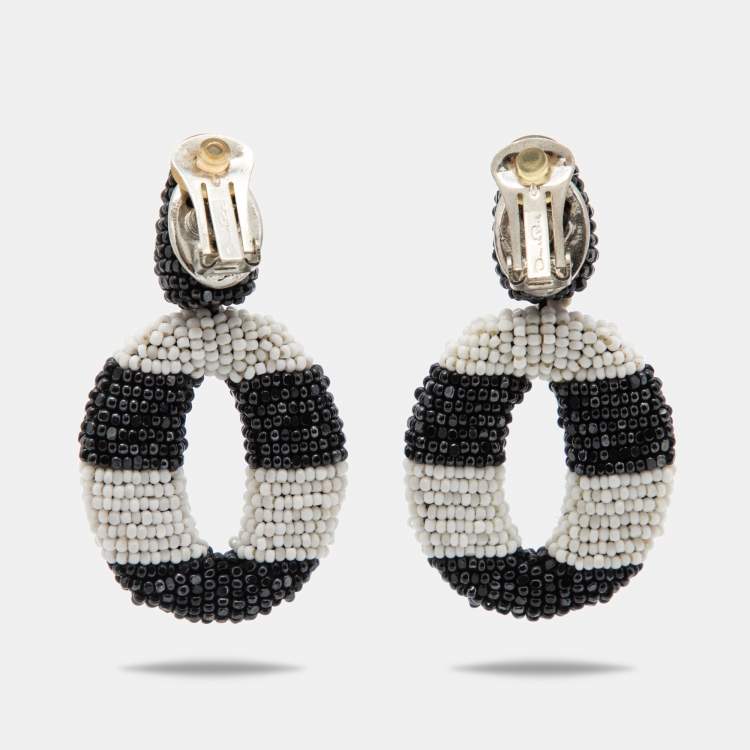 Pre Owned Oscar De La Renta Oscar O Black & White Beads Silver Tone Clip On Earrings