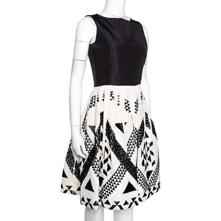 Pre Owned Oscar de la Renta Monochrome Silk Embellished Sleeveless Dress S