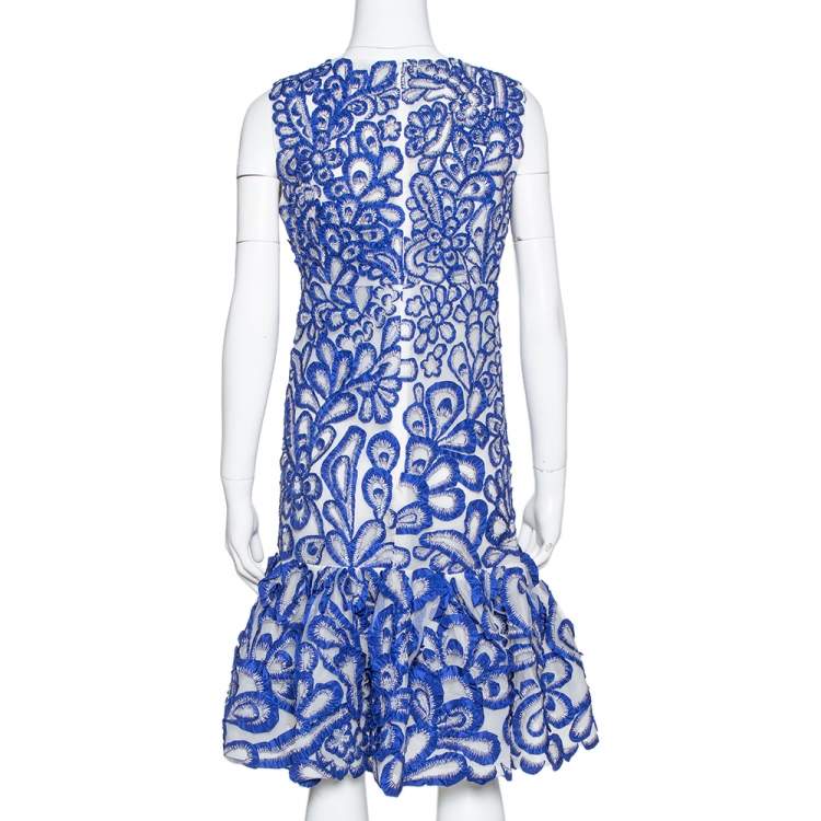 Pre Owned Oscar de la Renta Blue Floral Embroidered Mesh Sleeveless Dress M
