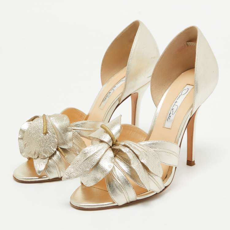 مملوكة مسبقًا Oscar de la Renta Silver Leather Flower Embellished Peep Toe Sandals Size 36