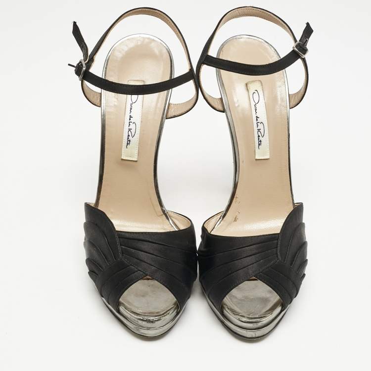 Pre Owned Oscar de la Renta Black Satin Pleated Ankle Strap Sandals Size 38.5