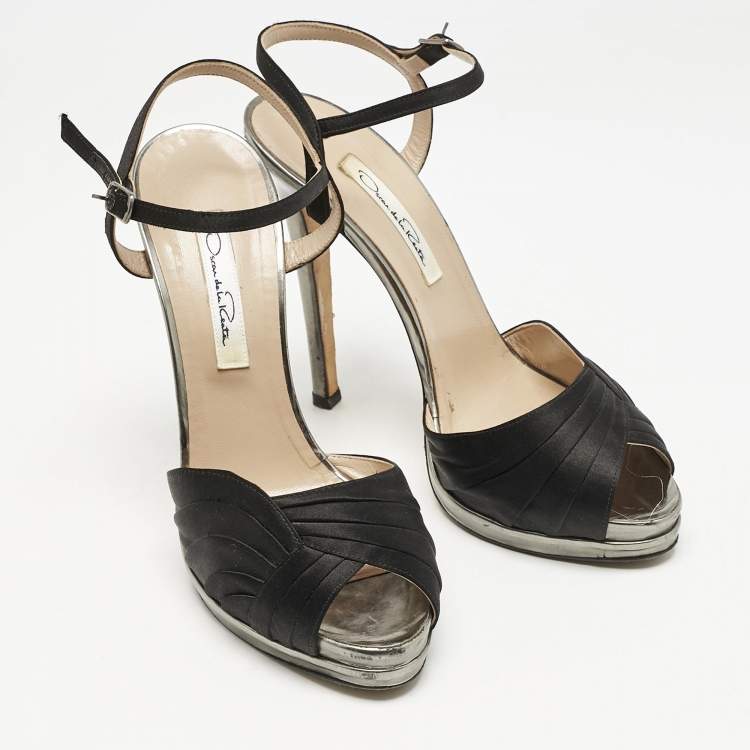 Pre Owned Oscar de la Renta Black Satin Pleated Ankle Strap Sandals Size 38.5