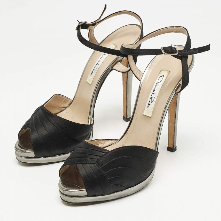 Pre Owned Oscar de la Renta Black Satin Pleated Ankle Strap Sandals Size 38.5