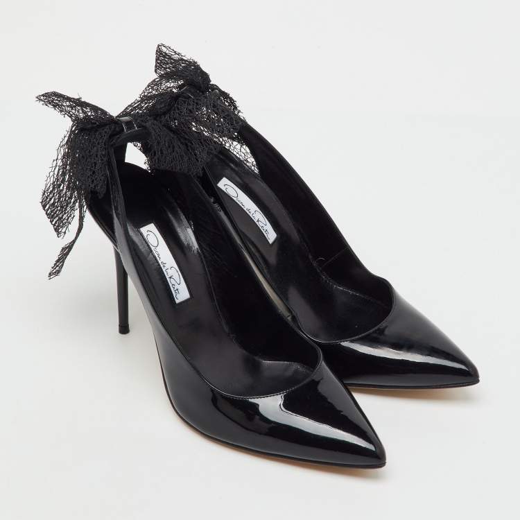 Pre Owned Oscar de la Renta Black Patent Leather Cut Out Bow Pumps Size 37.5
