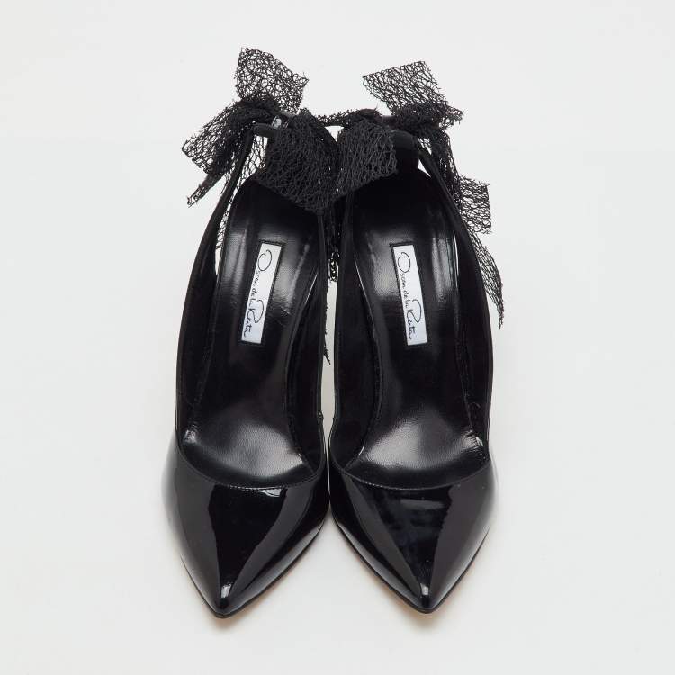 Pre Owned Oscar de la Renta Black Patent Leather Cut Out Bow Pumps Size 37.5