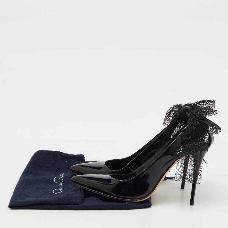 Pre Owned Oscar de la Renta Black Patent Leather Cut Out Bow Pumps Size 37.5