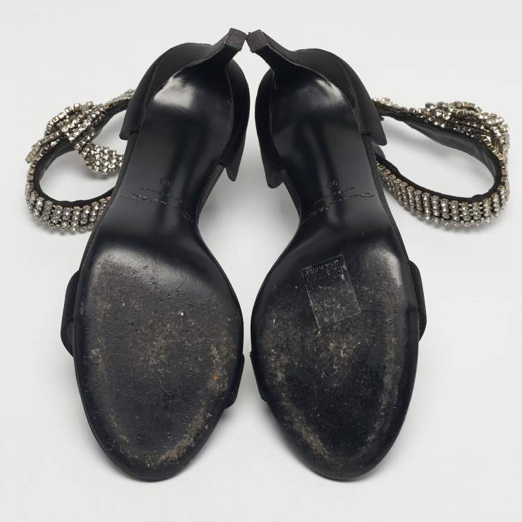 Pre Owned صندل أوسكار دي لا رينتا سيور كاحل مزخرف فيونكة كريستال ساتان أسود مقاس 37