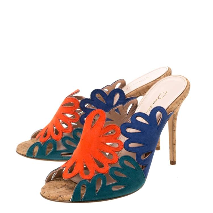مملوكة مسبقًا Oscar de la Renta Tricolor Suede Floral Cut Out Sandals Size 37.5
