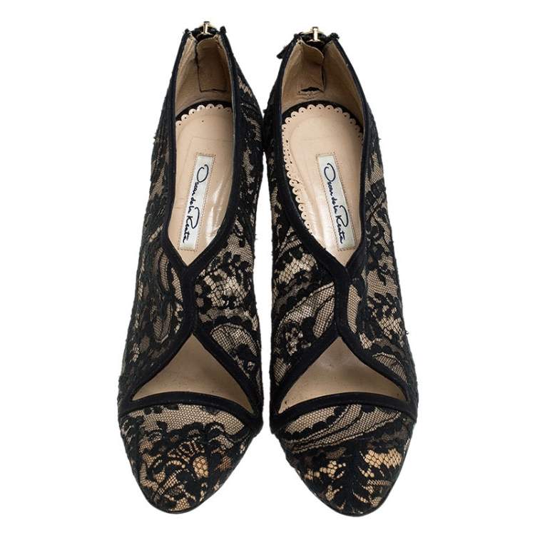 Pre Owned Oscar de la Renta Black Lace Cut Out V Neck Pumps Size 39