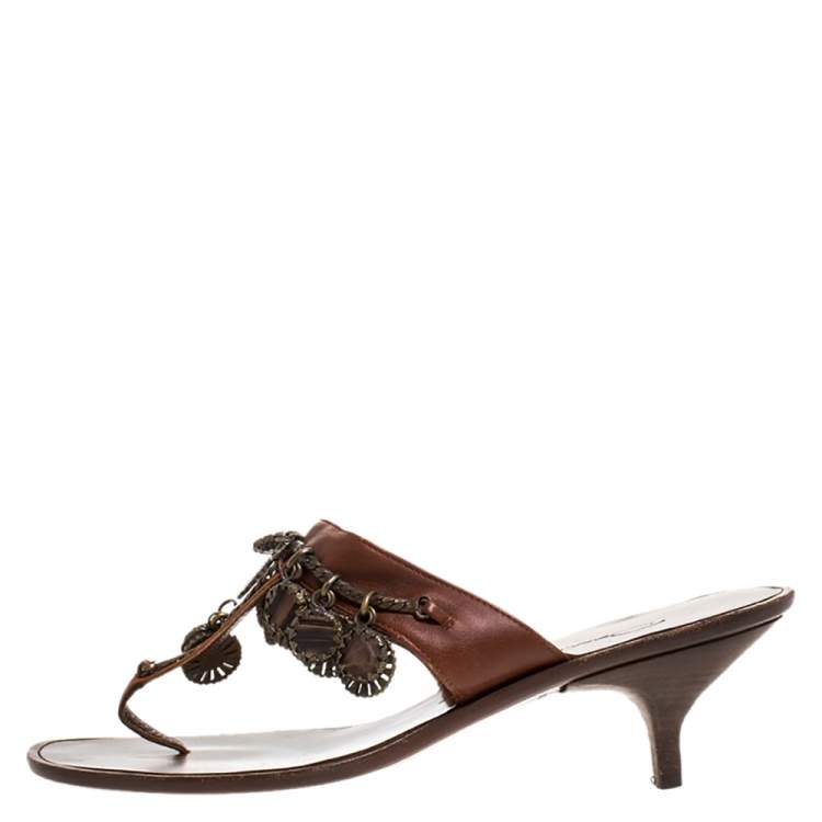 Pre Owned Oscar de la Renta Brown Leather Charm Embellished Kitten Heel Sandals Size 37.5