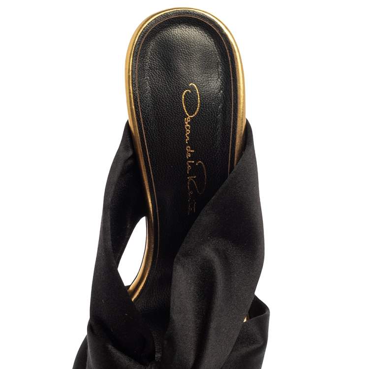 Pre Owned Oscar de la Renta Black Satin Glenn Mules Size 37