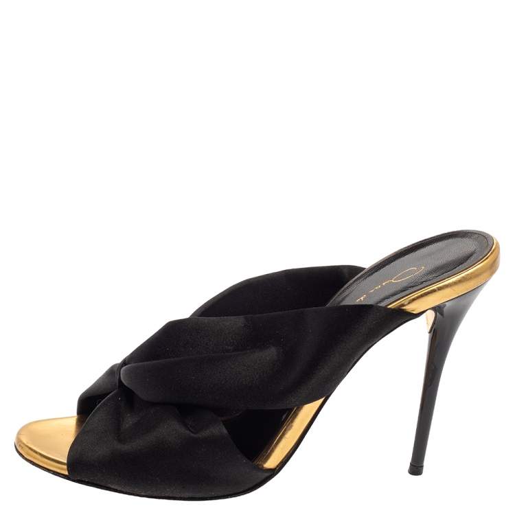 Pre Owned Oscar de la Renta Black Satin Glenn Mules Size 37