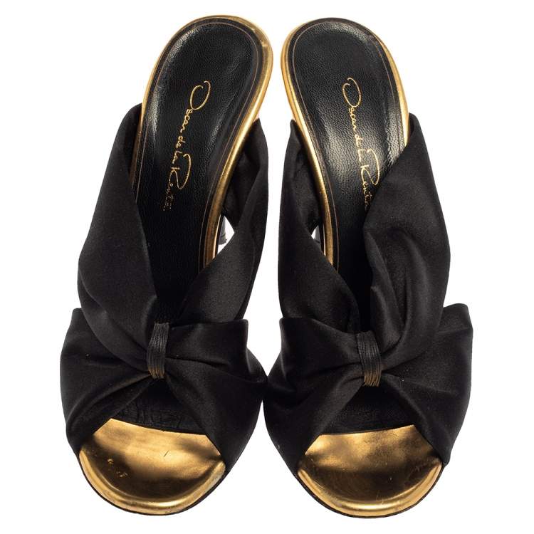 Pre Owned Oscar de la Renta Black Satin Glenn Mules Size 37