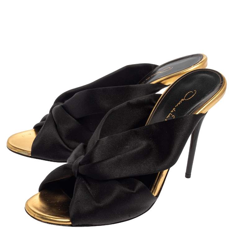 Pre Owned Oscar de la Renta Black Satin Glenn Mules Size 37
