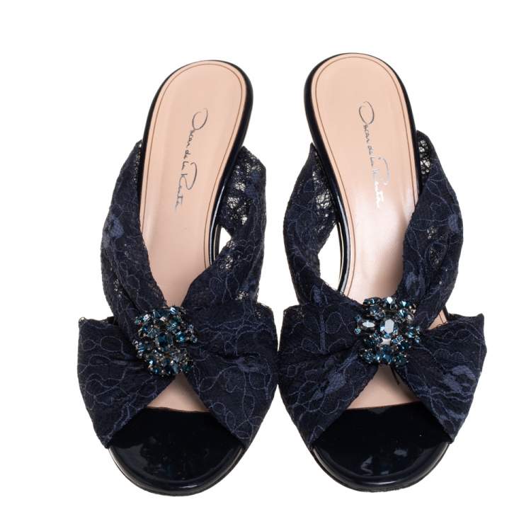 Pre Owned Oscar de la Renta Blue Lace Glen Embellished Sandals Size 38.5