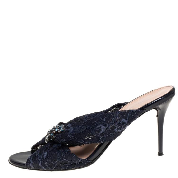 Pre Owned Oscar de la Renta Blue Lace Glen Embellished Sandals Size 38.5