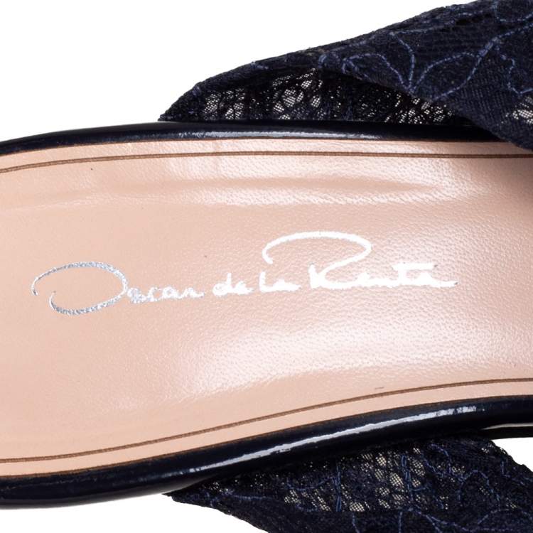 Pre Owned Oscar de la Renta Blue Lace Glen Embellished Sandals Size 38.5