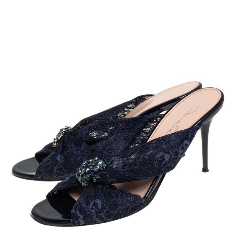 Pre Owned Oscar de la Renta Blue Lace Glen Embellished Sandals Size 38.5