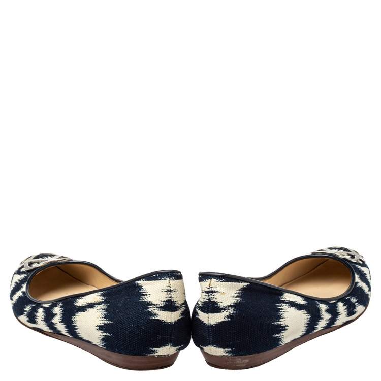 Pre Owned Oscar de la Renta Navy Blue/White Printed Canvas Embellished Ballets Flats Size 38.5